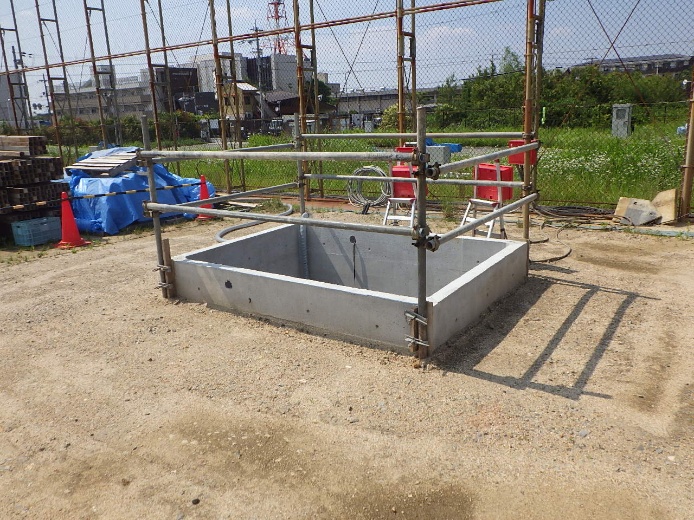 写真-2 仮設コンクリート製止水壁設置状況