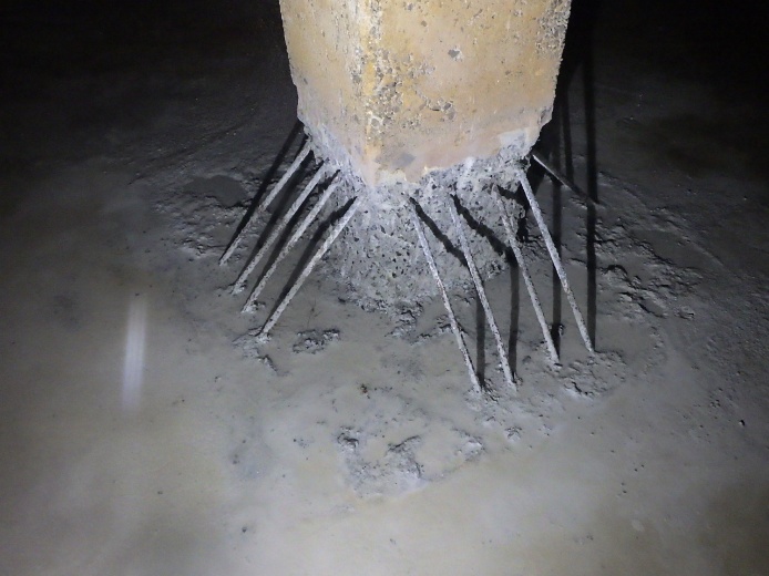 写真-10 柱下端ハンチ撤去状況